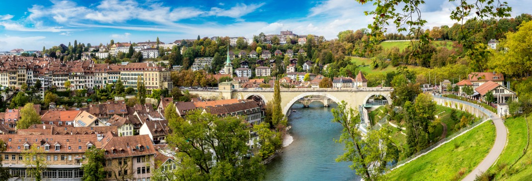 Brücke und Panoramablick über Bern